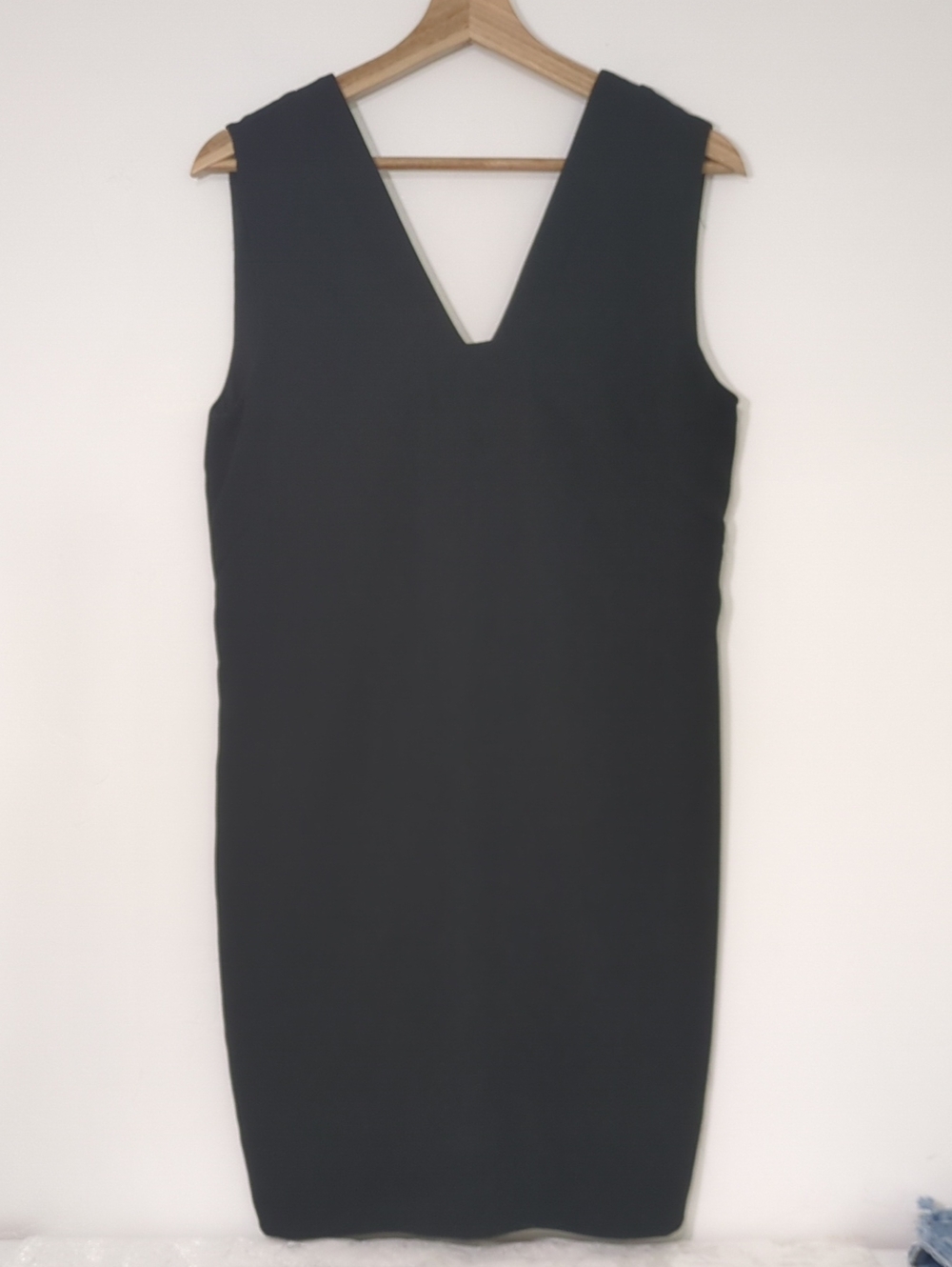 Mango Class Black V-Neck Sleeveless Midi Dress